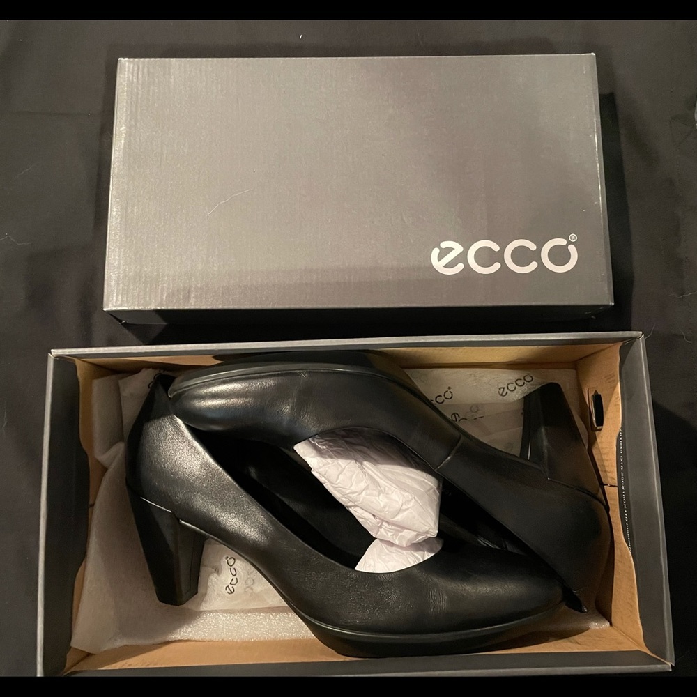 Ecco Pumps